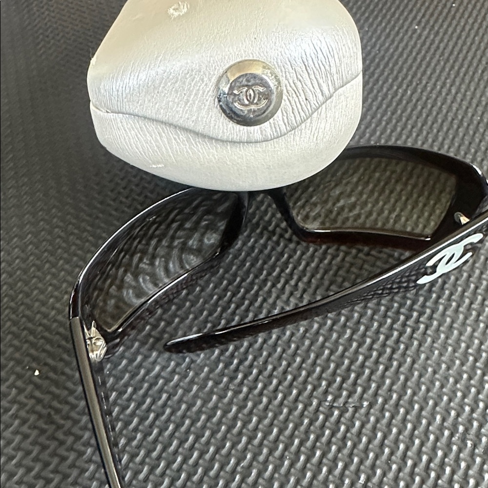 Authentic CHANEL 5076-H Mother of Pearl CC Sunglasses - Picture 7 of 8